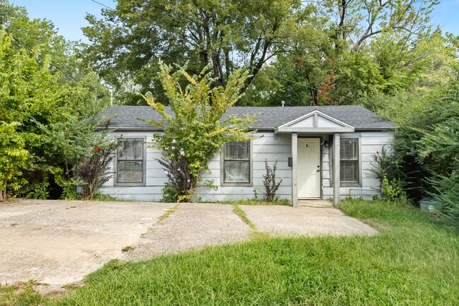 Primary Photo - Beautiful home located in the heart of Fay...