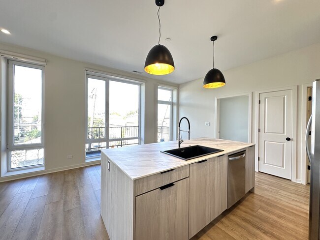 Building Photo - 6340 W Belmont Ave