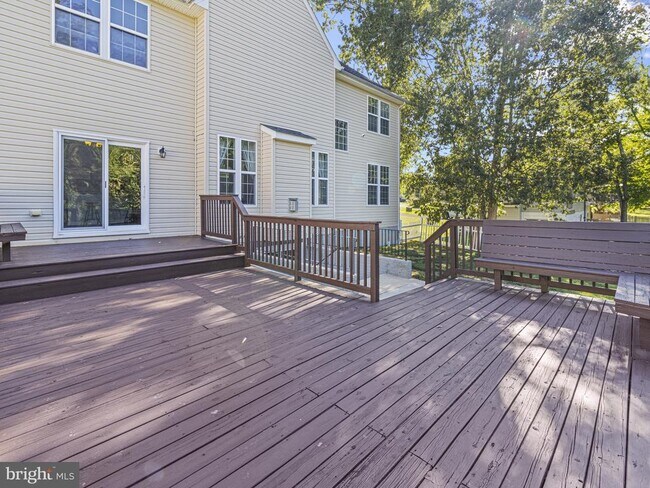 Building Photo - 45370 Barefoot Dr