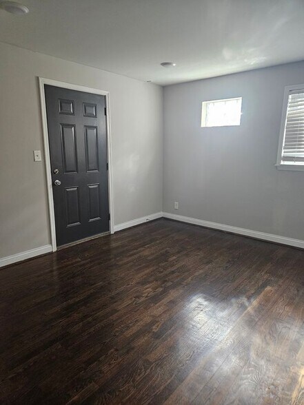 Building Photo - 1231 Laidlaw Ave