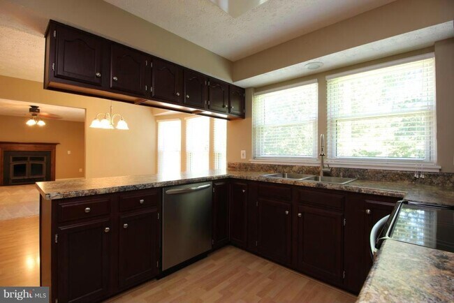 Building Photo - 66 Larkwood Ct