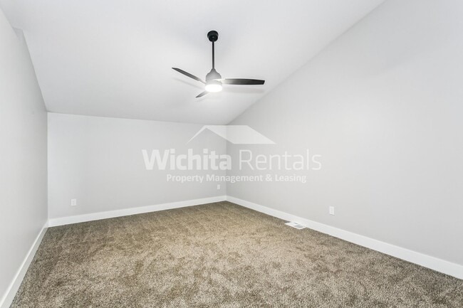 Building Photo - 1342-1342 S 143rd St E