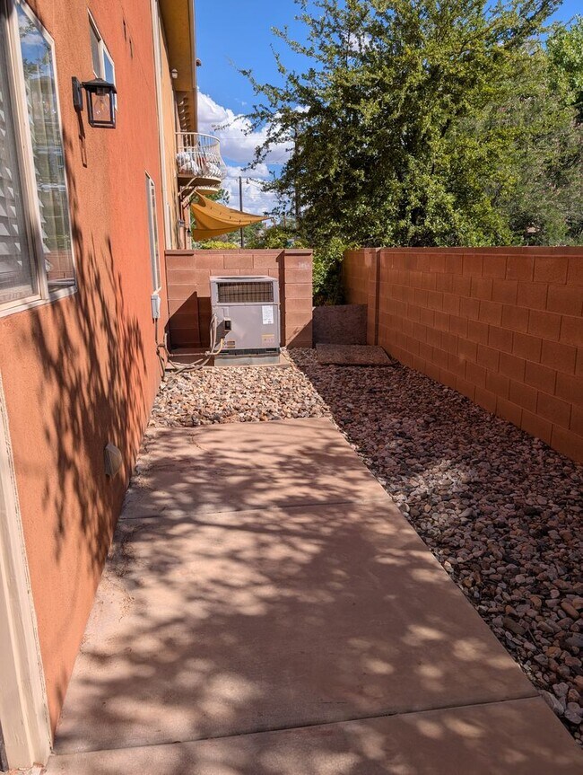Building Photo - Super clean and upgraded 2 bed condo in Washington