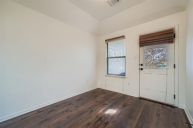 Building Photo - 212 Great Cir Cove