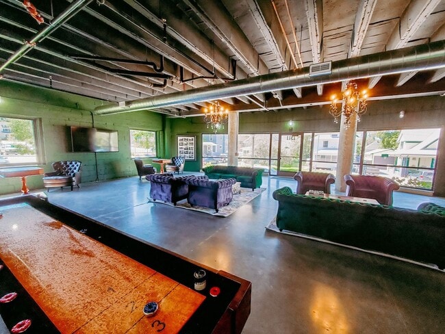 Building Photo - Dahlman Flats - Little Italy One Bedroom