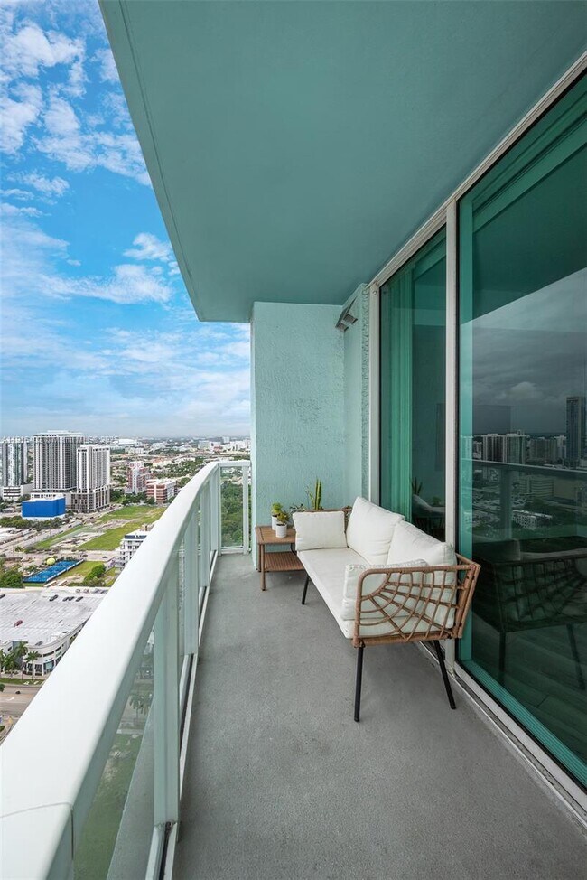 Building Photo - 1900 N Bayshore Dr