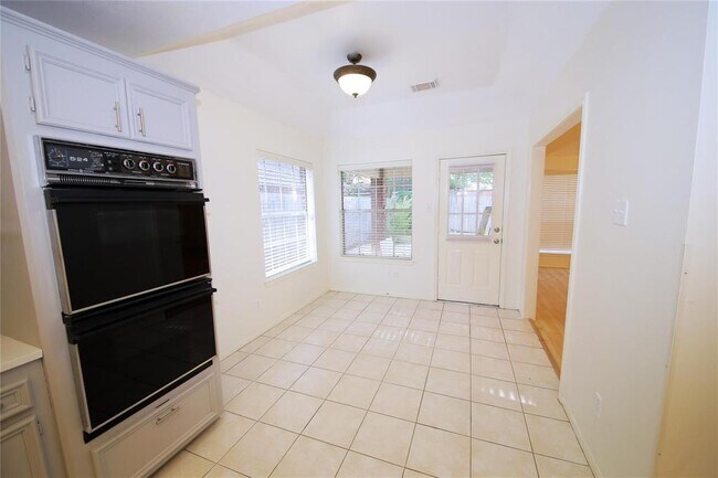 Building Photo - 14814 Forest Trails Dr