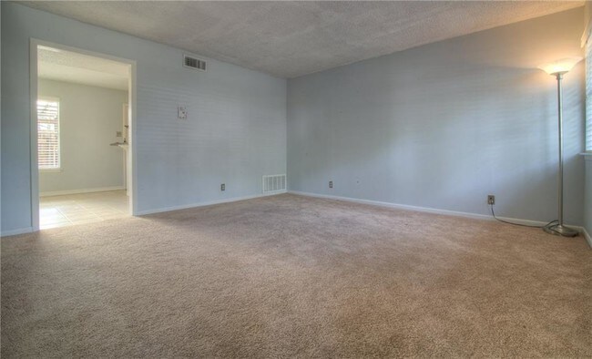 Building Photo - 7407 Shadow Hill Dr