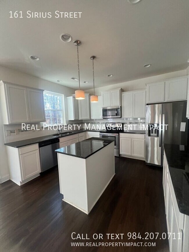 Building Photo - 161 Sirius St