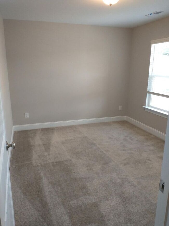 Building Photo - Coming Soon - Gorgeous Home with 4 bedroom, 2.5 bath and large loft area!