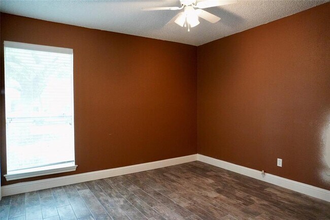 Building Photo - 10519 Sagetrail Dr