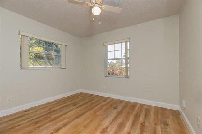 Building Photo - 901 Mariana Pl
