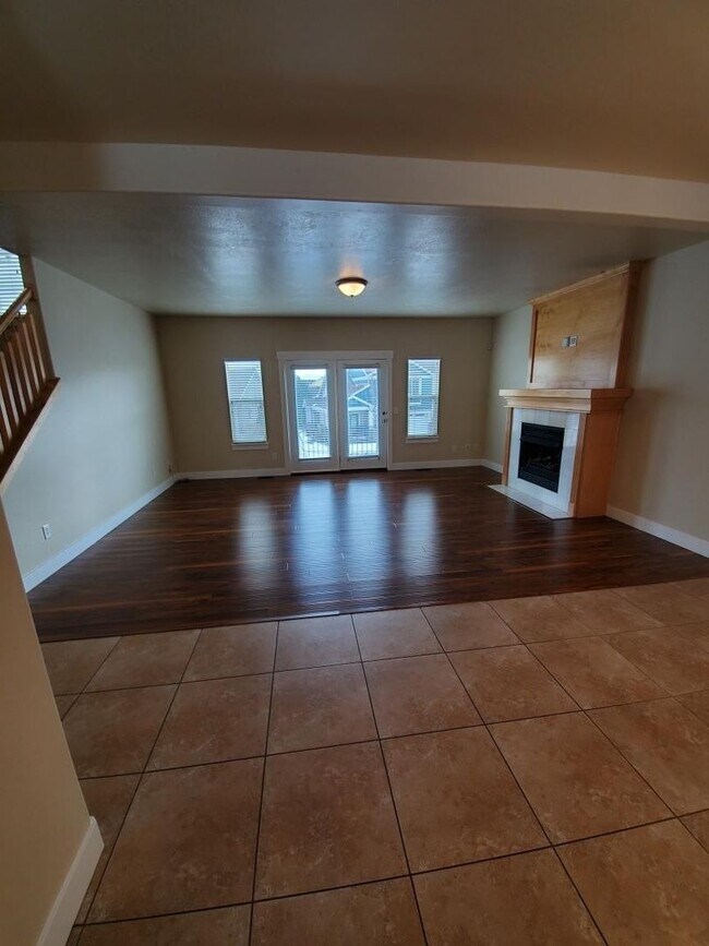Building Photo - 1049 Quarry View Way