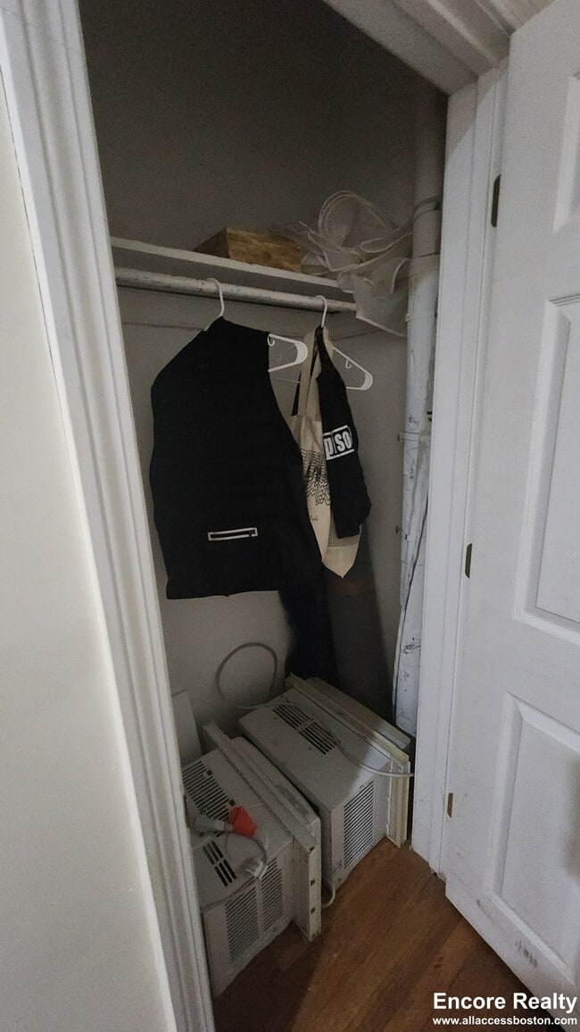 Building Photo - 66 Egmont St