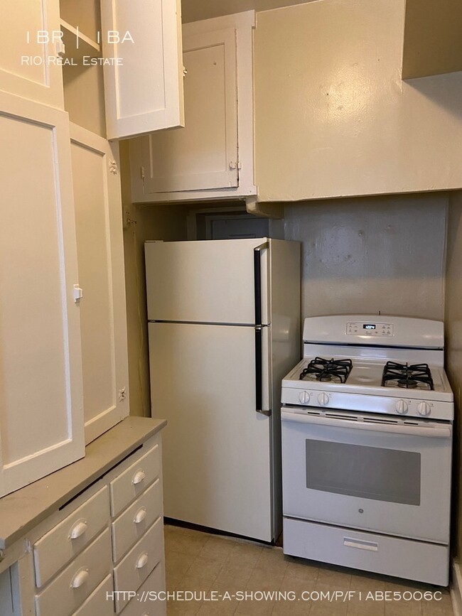 Building Photo - Vintage apartment located in Capitol Hill!
