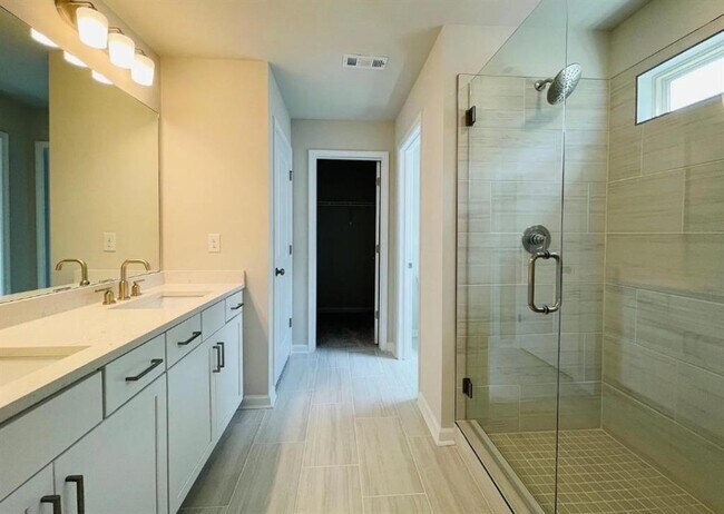 Building Photo - 3745 Davis Cir