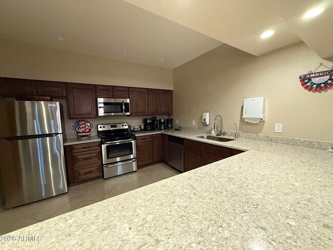 Building Photo - 4303 E Cactus Rd