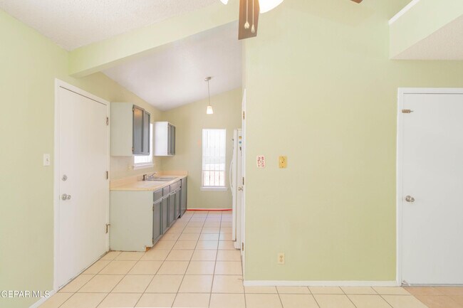 Building Photo - 12056 Bellows Ct