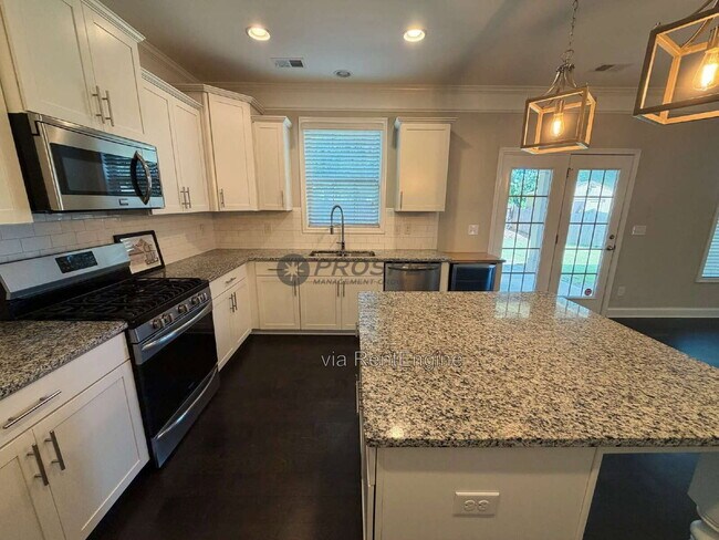 Building Photo - 108 Redmont Ct