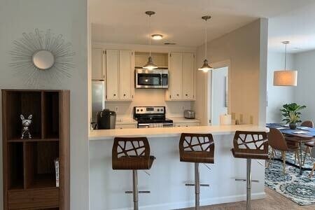Building Photo - Fully Furnished!