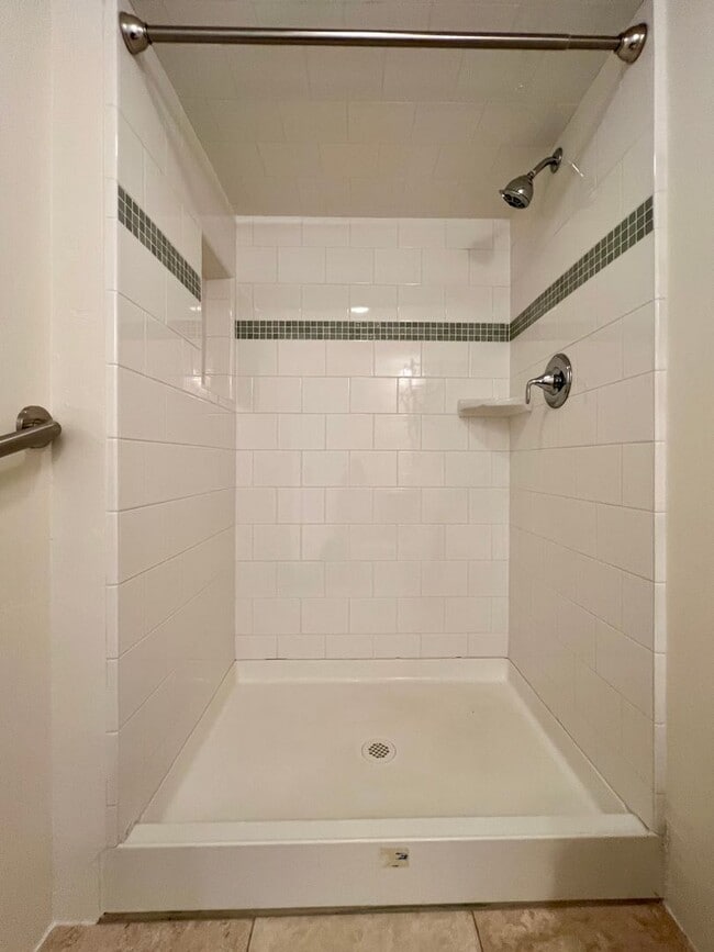 Building Photo - Cozy 1 bedroom with Kitchenette available now! - $1,700/mo