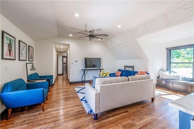 Building Photo - 767 Terry St SE