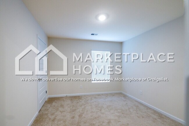 Building Photo - 559 Post Oak Ln