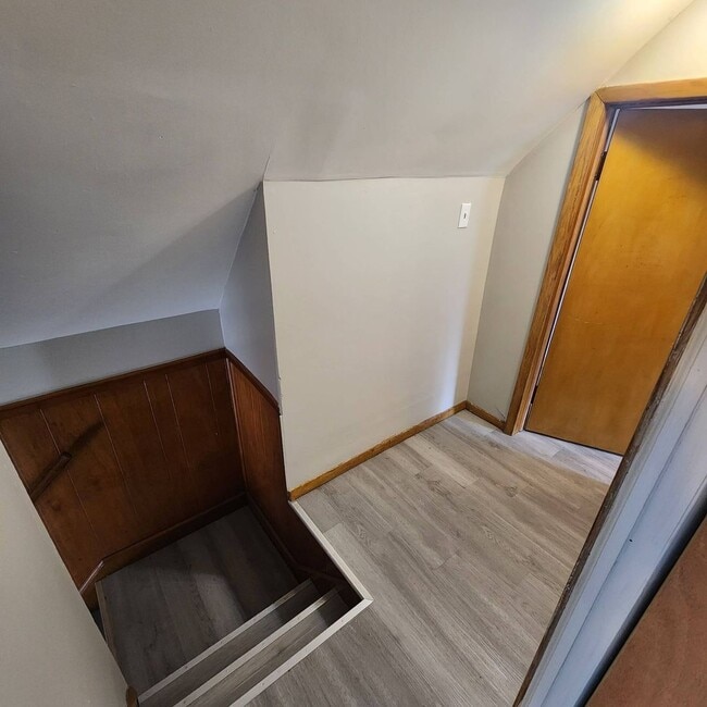 Building Photo - Charming 3-Bedroom Property in Prime Location