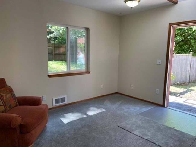 Building Photo - Langley Apartment with Utilities Included!
