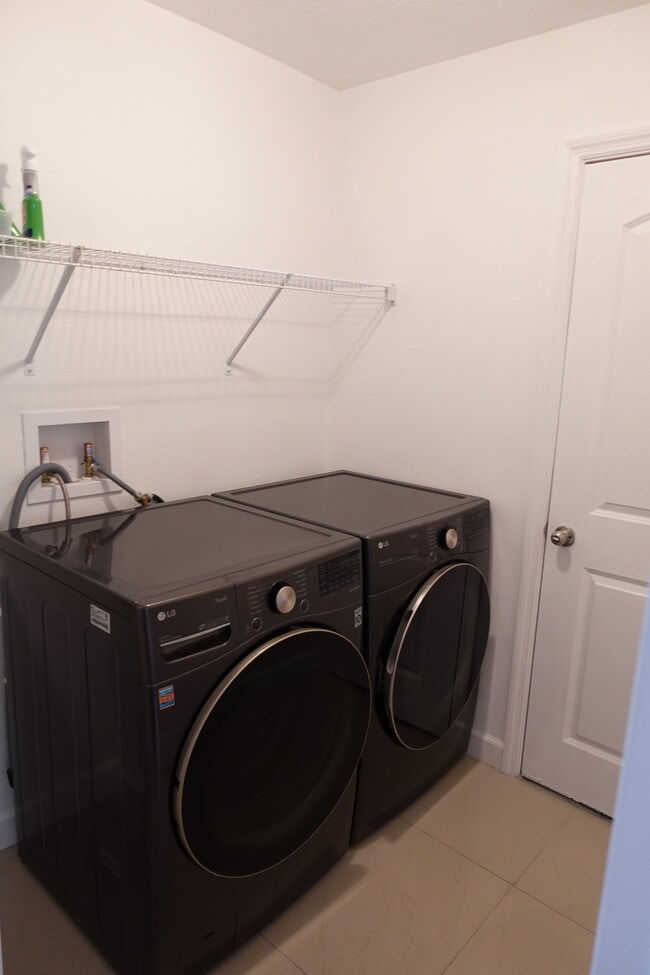 Building Photo - 11808 Thicket Wood Dr