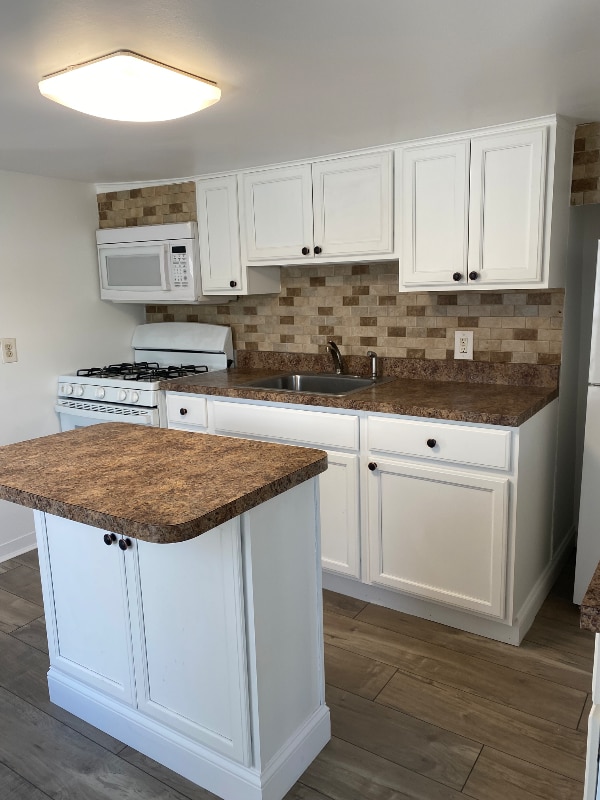 Building Photo - 111 Bridge St