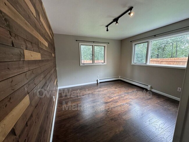 Building Photo - 6121 De Armoun Rd