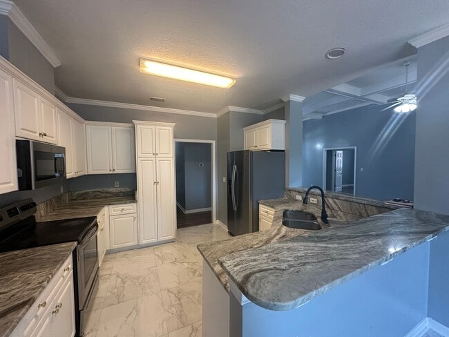 Building Photo - Beautiful 5 BR, 2.5 BA Home in Columbia County!