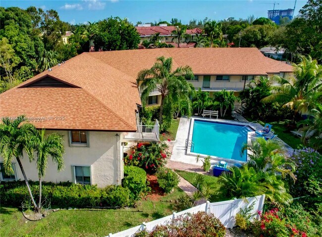 Building Photo - 1250 Miami Rd