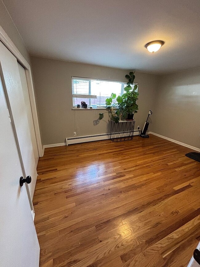 Building Photo - 719 E Madison St