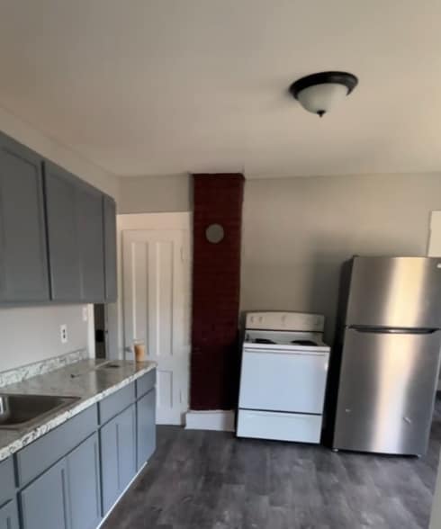 Building Photo - 37 Maple St