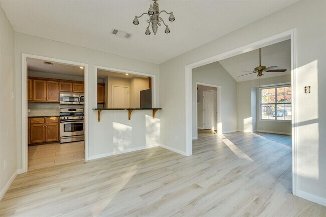 Building Photo - 2304 Willow Way