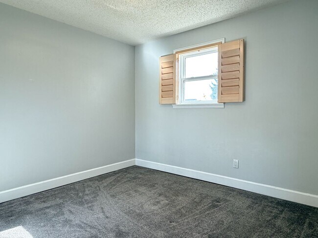 Building Photo - Updated Single-Family Home in Centennial!