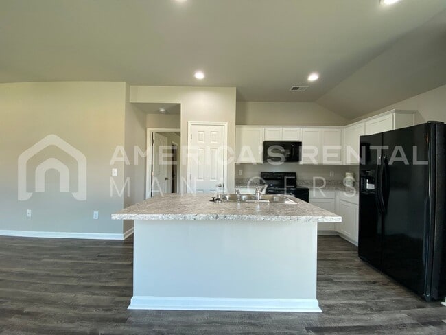 Building Photo - 52 Cottage Ln