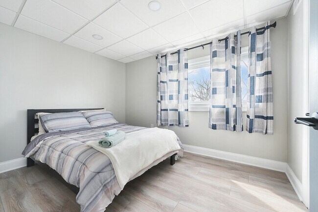 Building Photo - 444 Oneida St