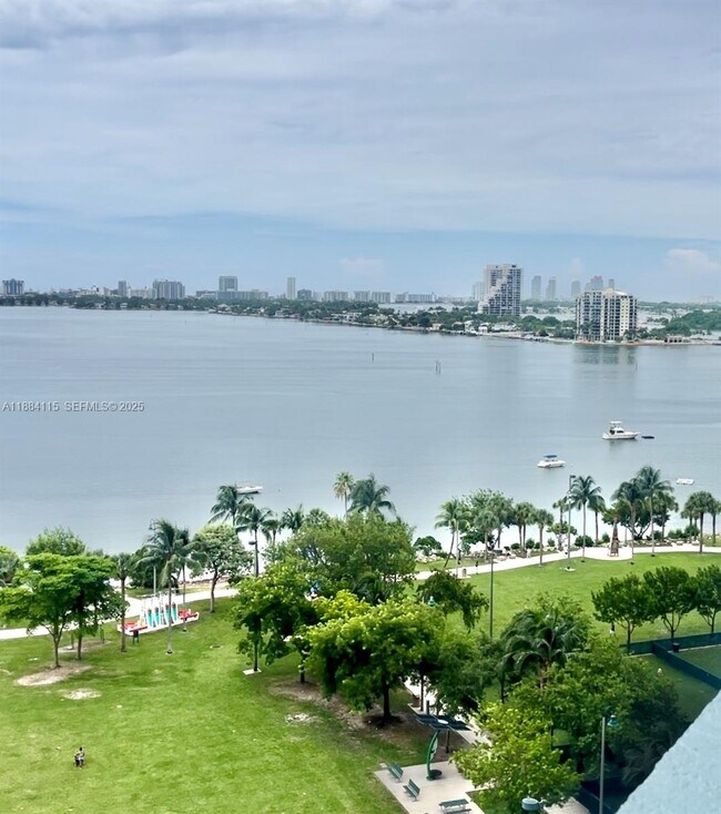 Building Photo - 1900 N Bayshore Dr