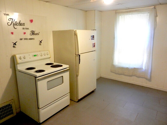 Building Photo - 1730 Willow Ave