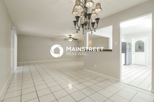 Building Photo - 4 Bedroom Pet-Friendly Home in Winter Springs, FL with Main Street Renewal