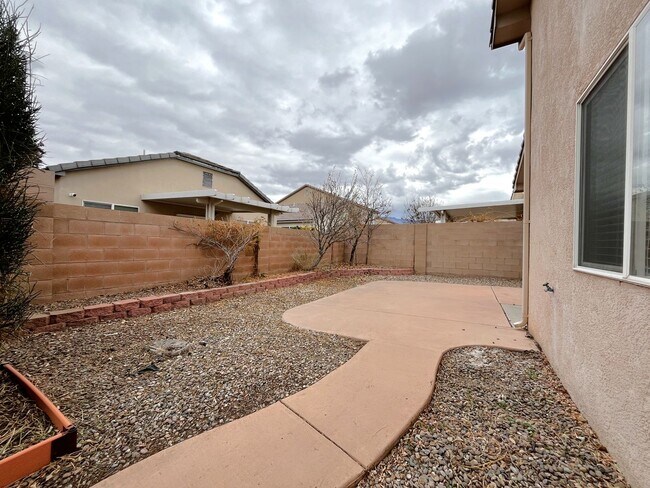 Building Photo - Fantastic 3 Bedroom, 2 Bath Home In The NE!