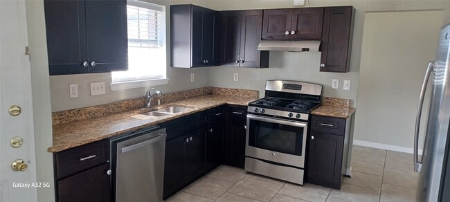 Building Photo - 2106 Wilshire Park Dr