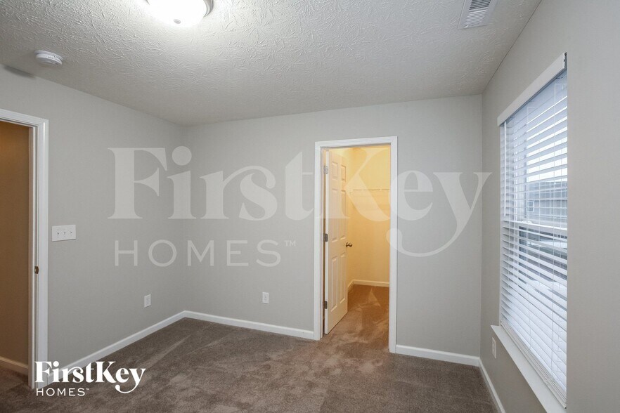 Building Photo - 897 Adena Ln