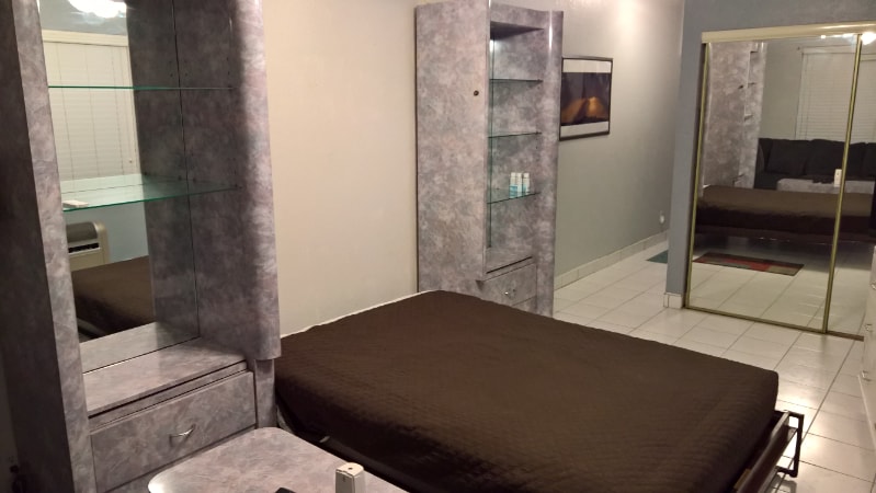 Building Photo - 1948 Roosevelt St