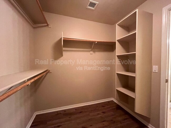 Building Photo - 14707 W Poinsettia Dr