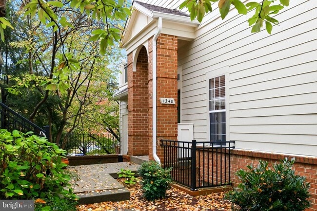 Building Photo - 1340 Garden Wall Cir