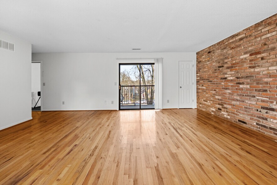 Building Photo - 4012 Oak St